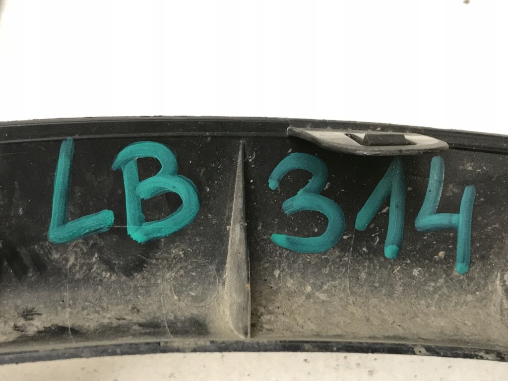 Tesla y молдинг на крыло  правая задняя 1683862-00-a Недорого