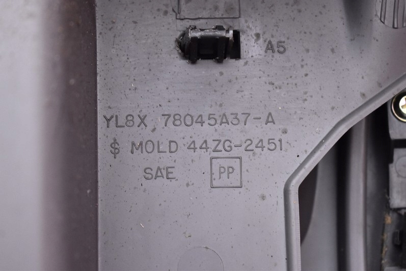 фото №11, Туннель средний подлокотник eu yl8x-78045a37-a mazda tribute 1 i 00-04