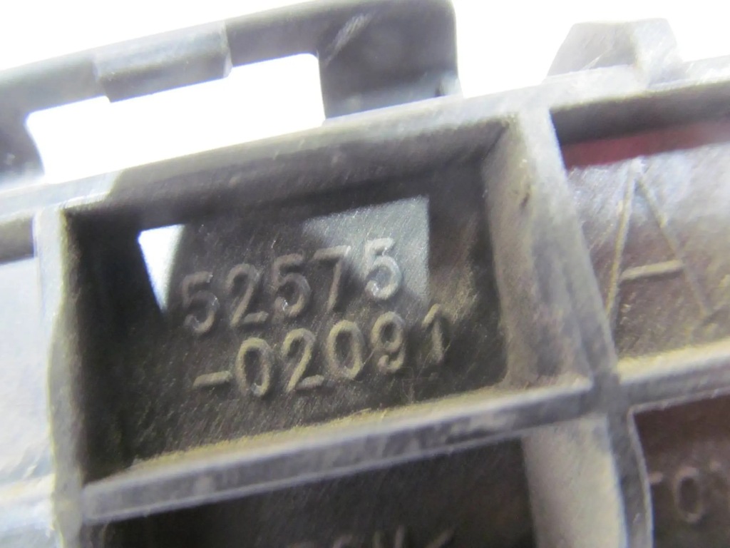 фото №13, Toyota auris hb e18 12-18 направляющая кронштейн правый бампера задняя заднего c406