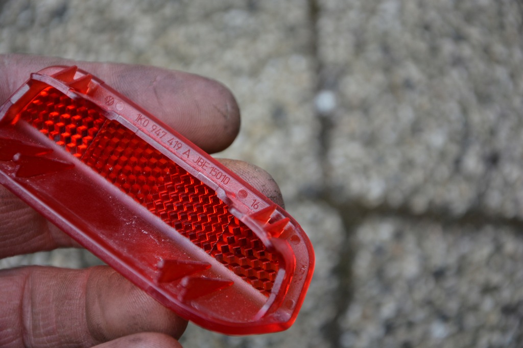 фото №12, Відбивач двері vw passat b8 sedan 1k0947419a