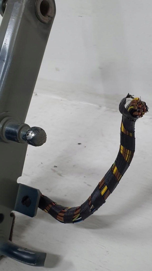 фото №11, Крышка багажника задняя задняя a89 bmw 5 f10 комплектная