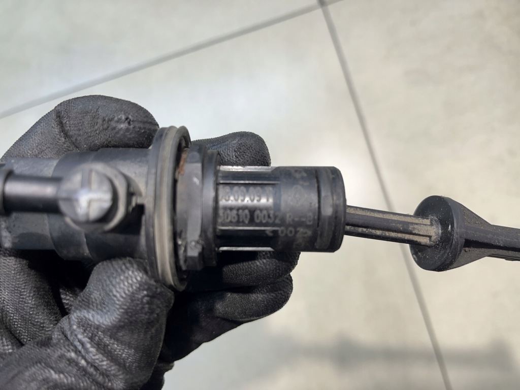 фото №8, Цилиндр сцепления насос сцепления laguna iii 2.0 dci 306100032