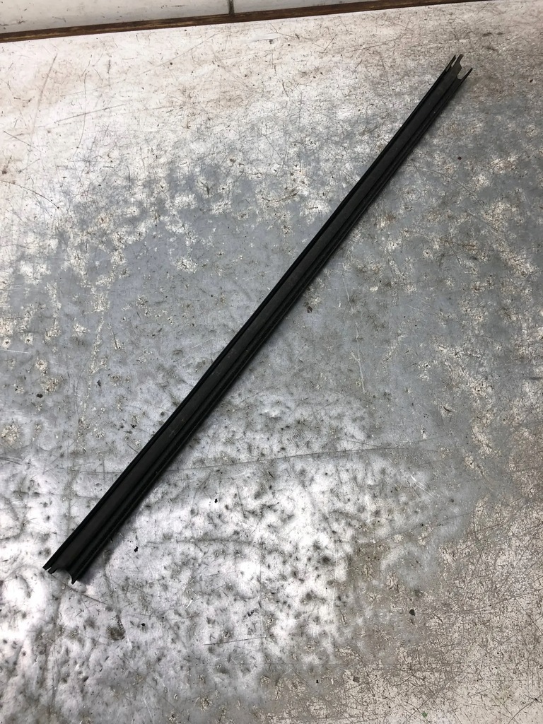 фото №1, Молдинг ущільнювач скло внутрішня лівий перед dacia dokker