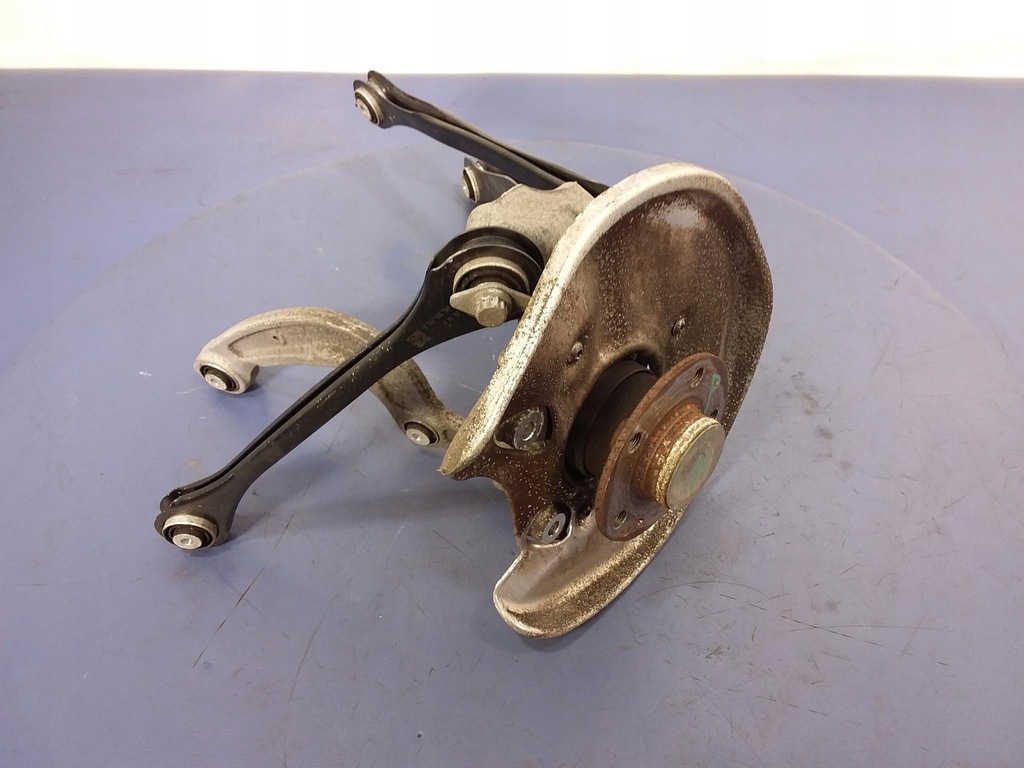 фото №1, Audi a4 b9 поворотный кулак задняя правая ступица 8w0505432s