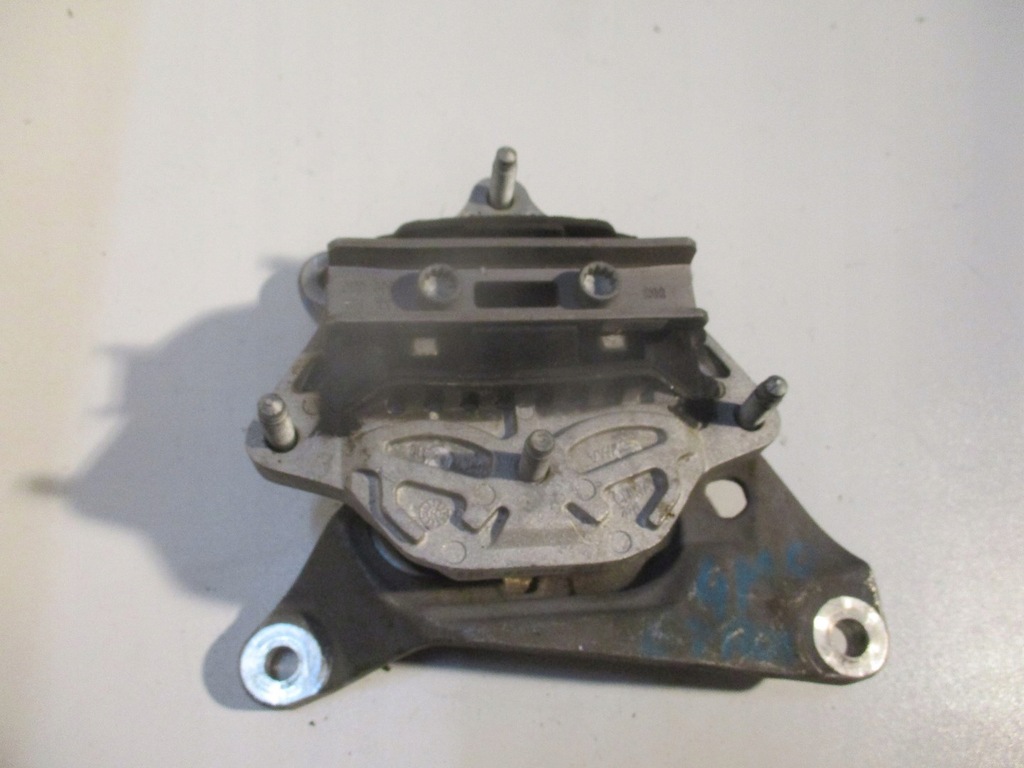 фото №2, Кронштейн подушка двигуна 4m0399118d