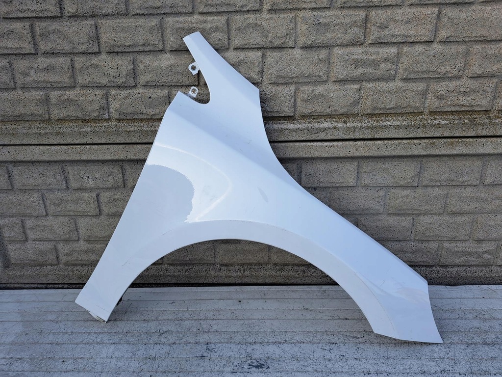 фото №1, Volvo v40 крыло правый оригинал