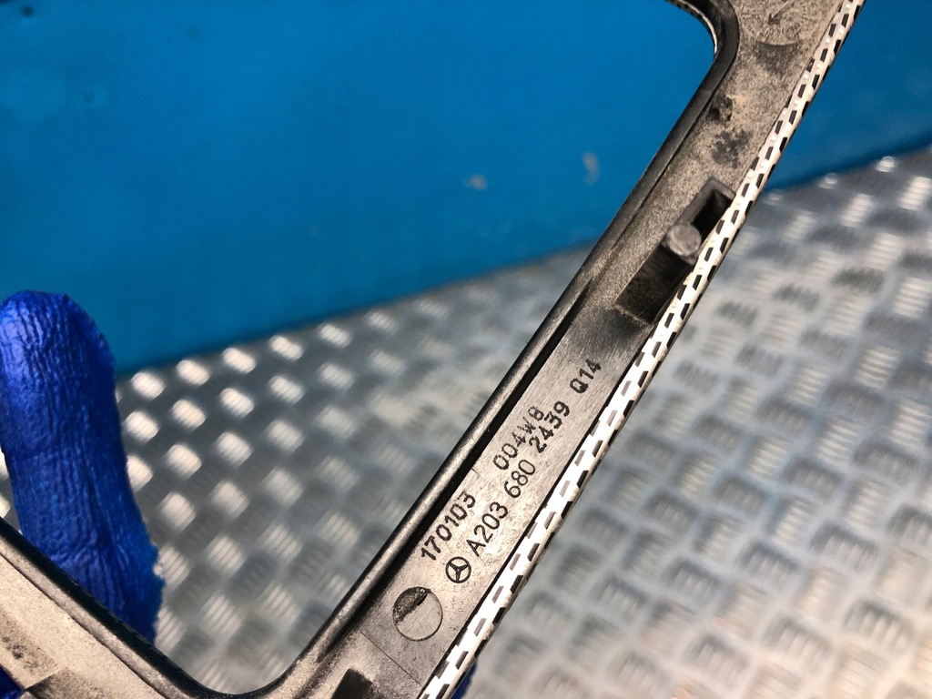 фото №5, Mercedes w203 dekor рамка радио a2036802439