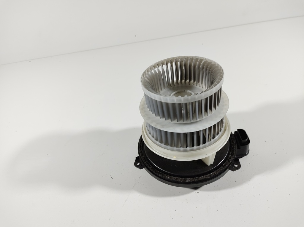 фото №10, Lexus is300h 13r вентилятор воздуходувка обдув uk