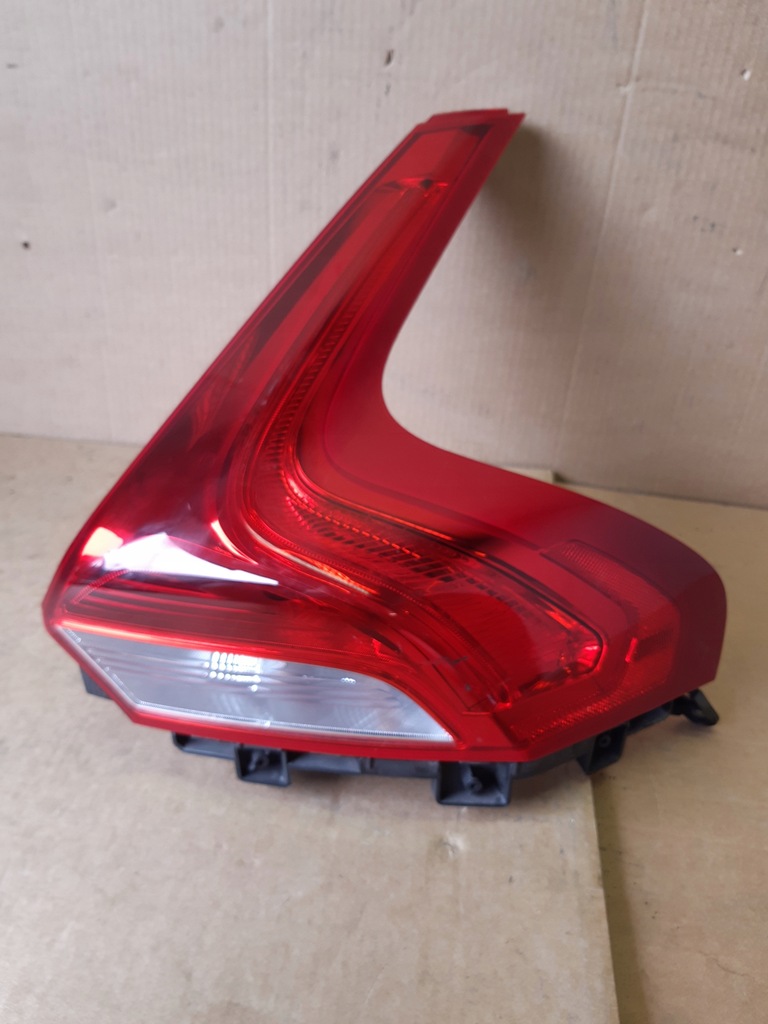 фото №1, Volvo v40 ii 12- лампа задняя правая 31395479