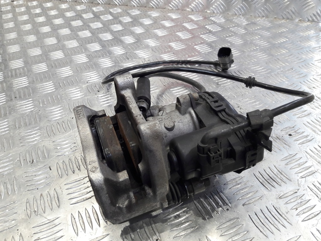 фото №7, Mercedes a w176 2015r суппорт тормозной левый задняя