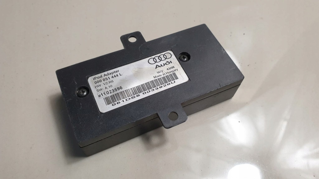фото №1, Audi a3 8p a4 b7 модуль адаптер ipod 000051444l