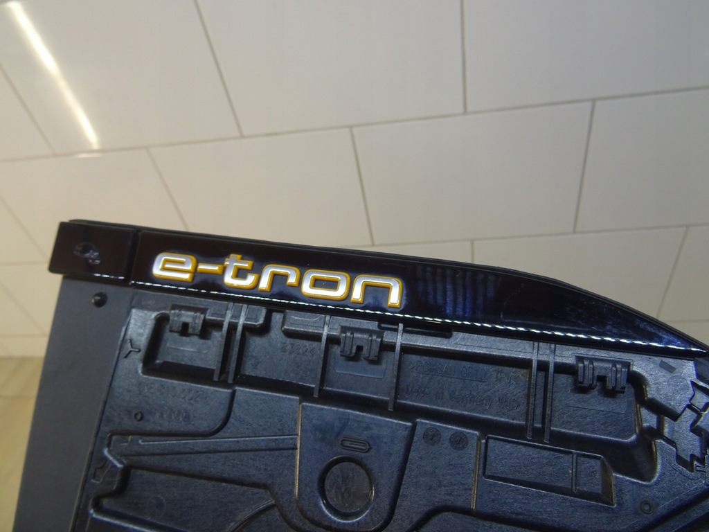 фото №9, Audi e-tron разъём крышка зарядки 4ke810002b llu