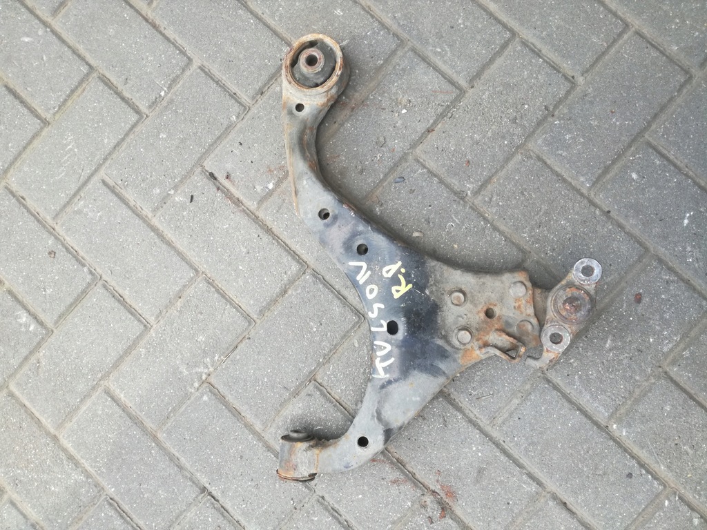 фото №1, Hyundai tucson i рычаг правый перед 2005 -2010 rok