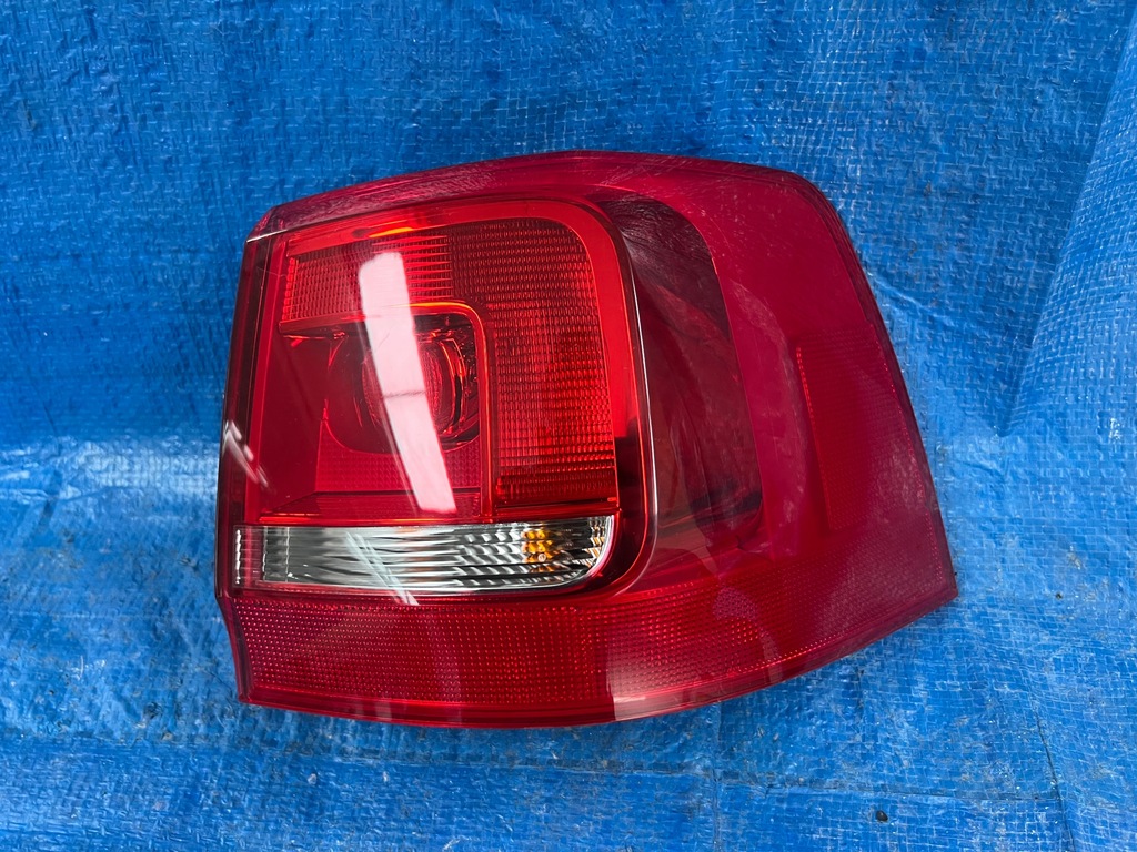 фото №1, Vw sharan 10- права задня лампа