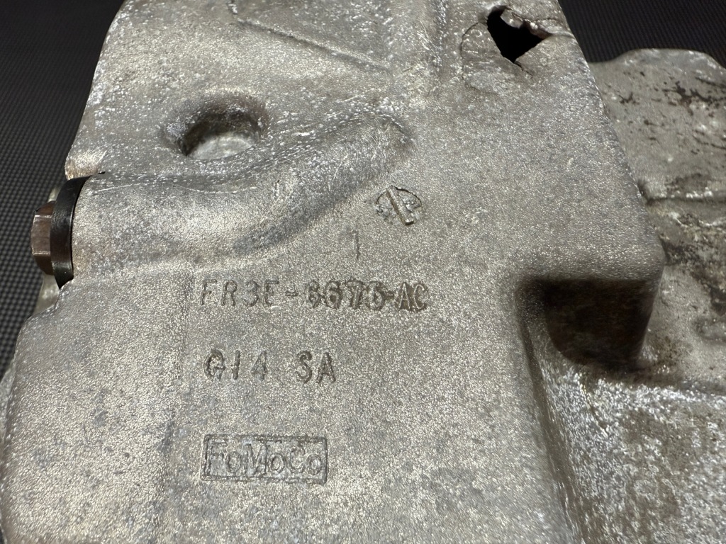 Поддон масляная повреждённая ford mustang mk6 2.3 fr3e6676ac с Разборки