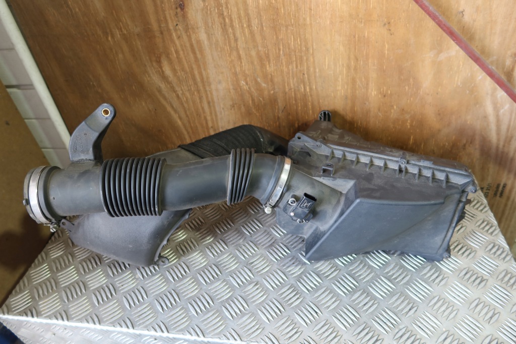 Купити Корпус фільтра повітря комплектна jaguar xf 2.2d