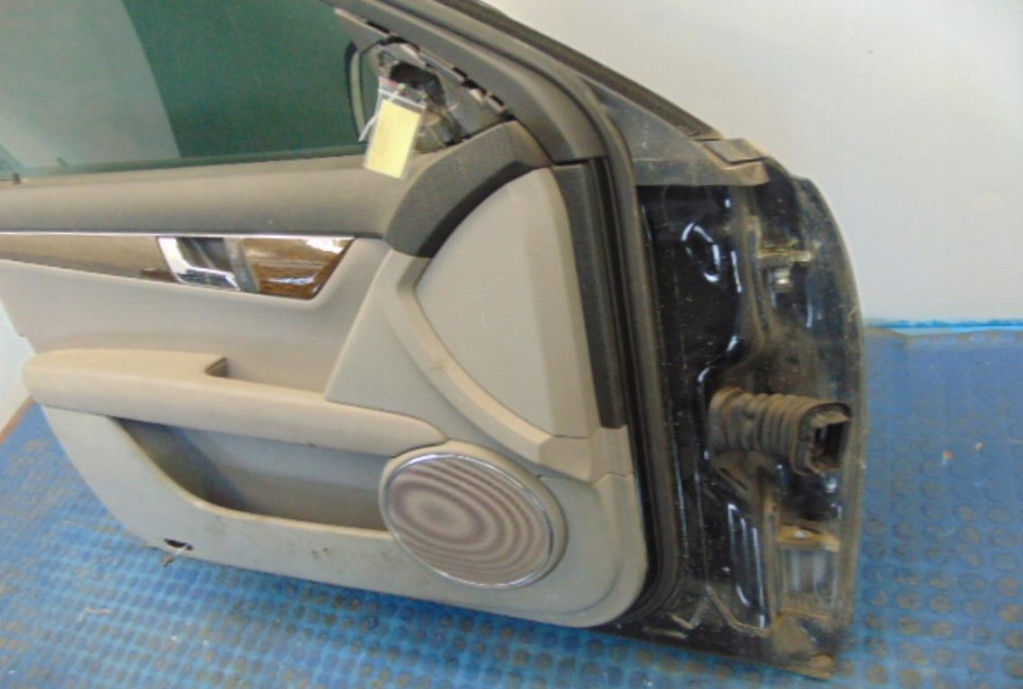 фото №6, Mercedes w204 дверь левый перед