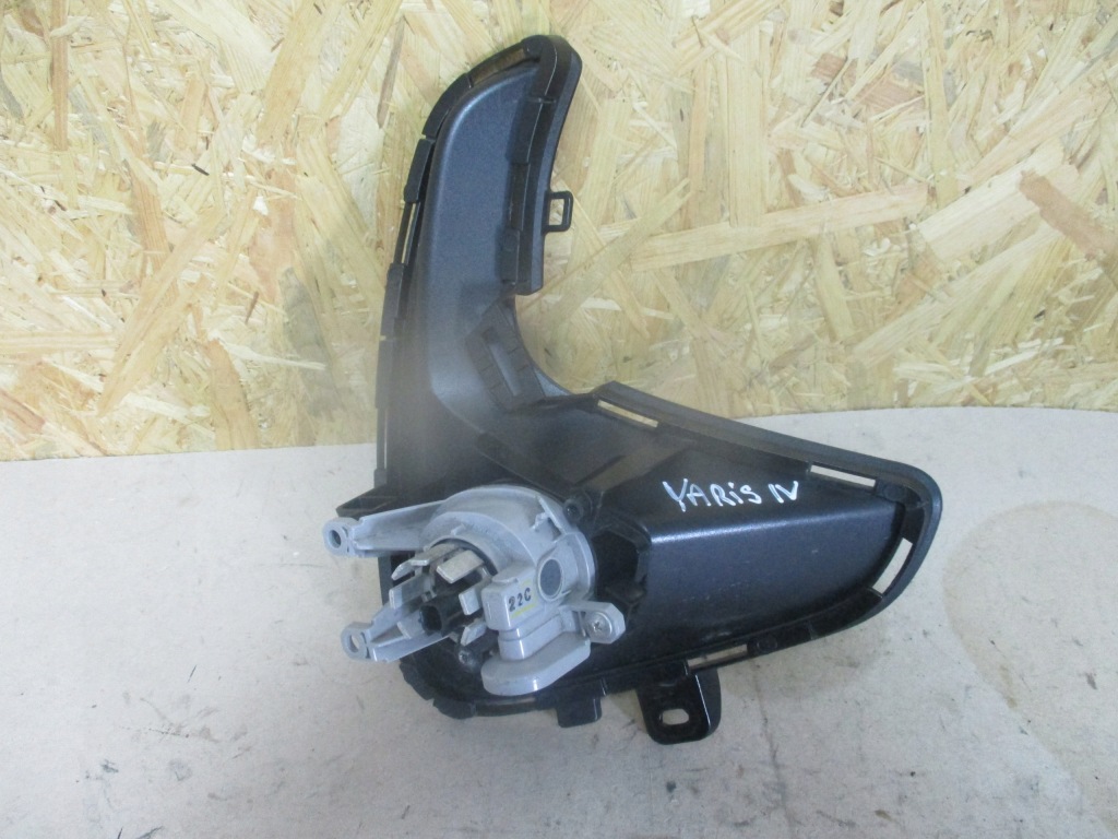 фото №4, Противотуманная фара левый заглушка решётка toyota yaris iv 19-