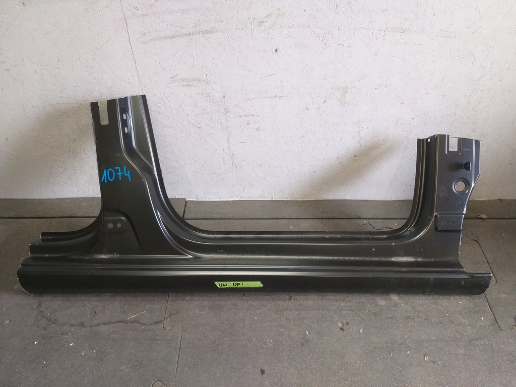 фото №1, Порог правый перед vw up 1s0