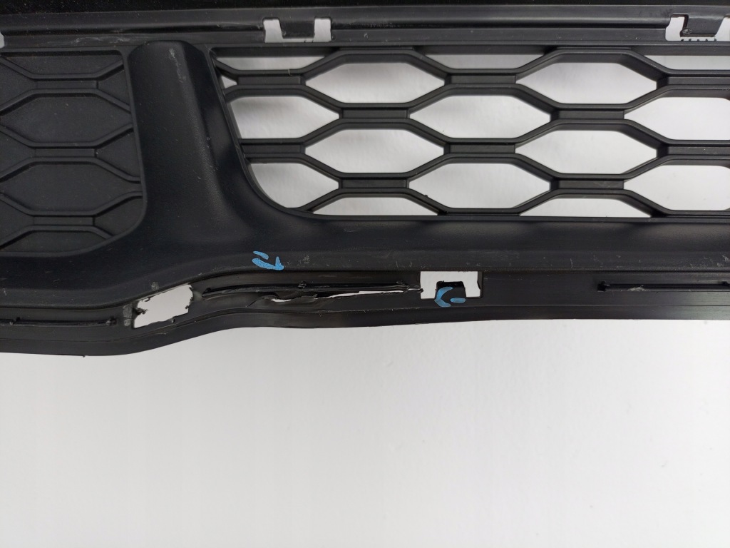 Hyundai kona 2017- решётка средняя бампера перед 86560-j9000 ÷ Доставка