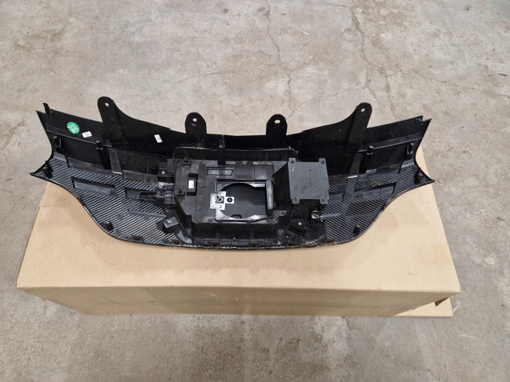 Dacia spring рестайлінг  решітка радіатора решітка  оригінал giełda Ціна