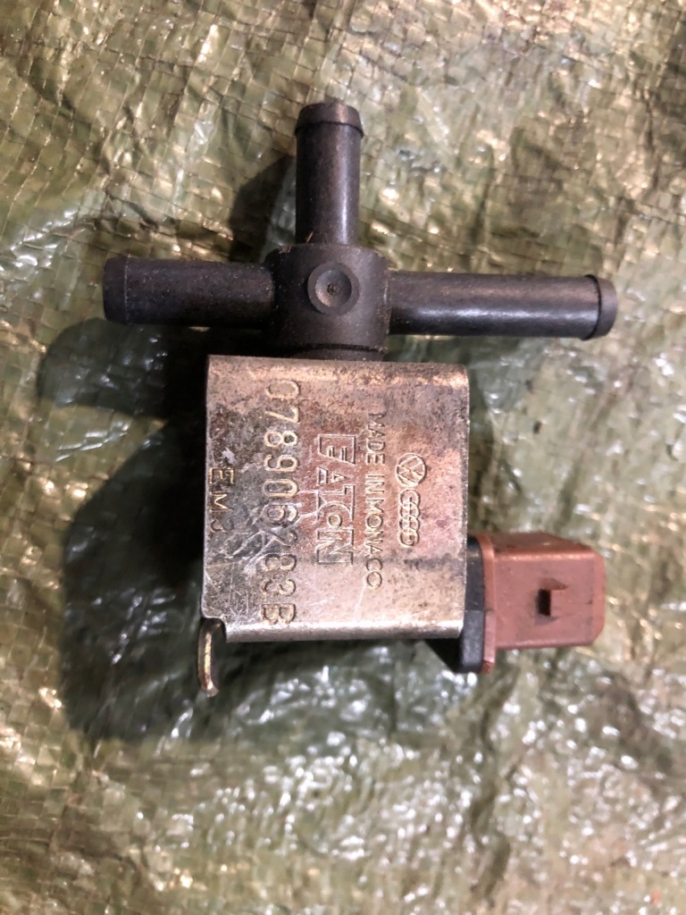 фото №1, Клапан n75 відсікаючий audi a6 s4 s6 078906283b