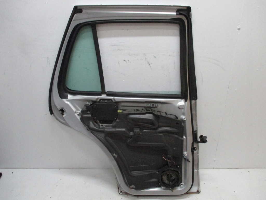 Дверь левая задние mercedes ml163 ml 163 Недорого