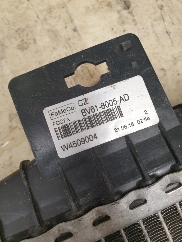 Ford c-max focus 3 1.6 2.0 радіатор води bv61-8005ad Ціна