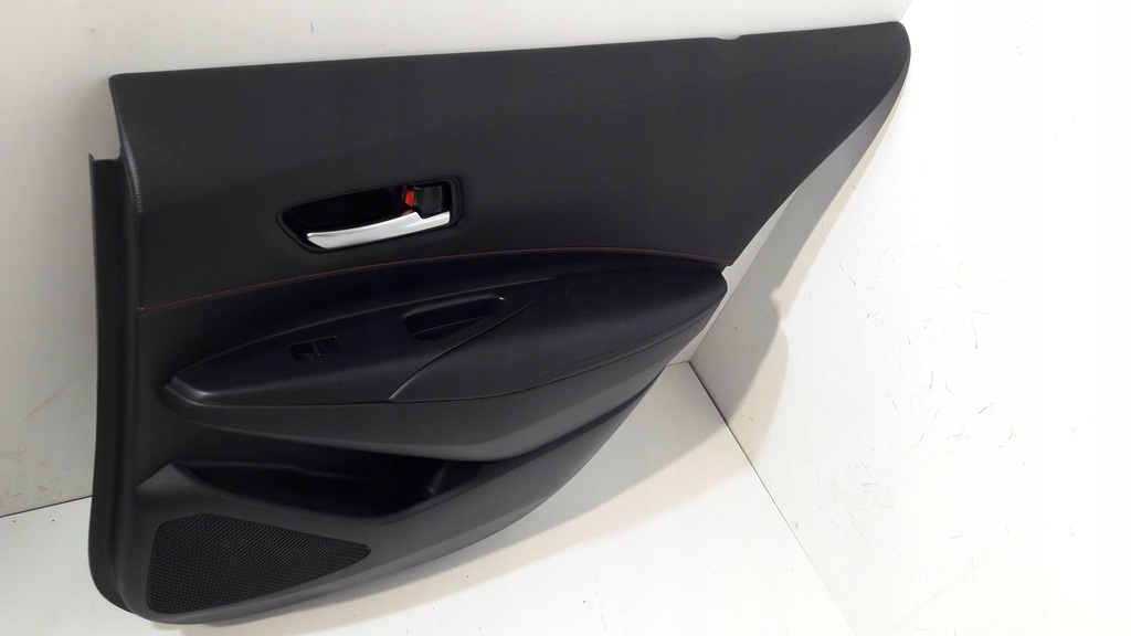 фото №6, Toyota corolla e21 обшивка двері задній правий czerwona nić kombi et38