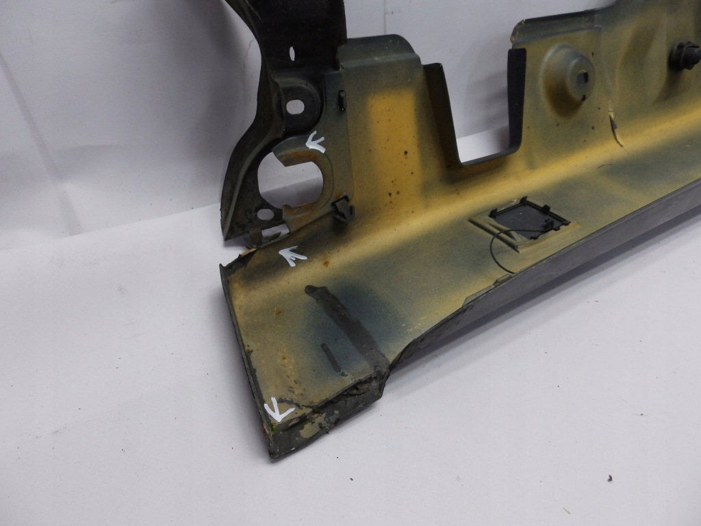 Порог правый  mercedes e-klasa a210 Недорого