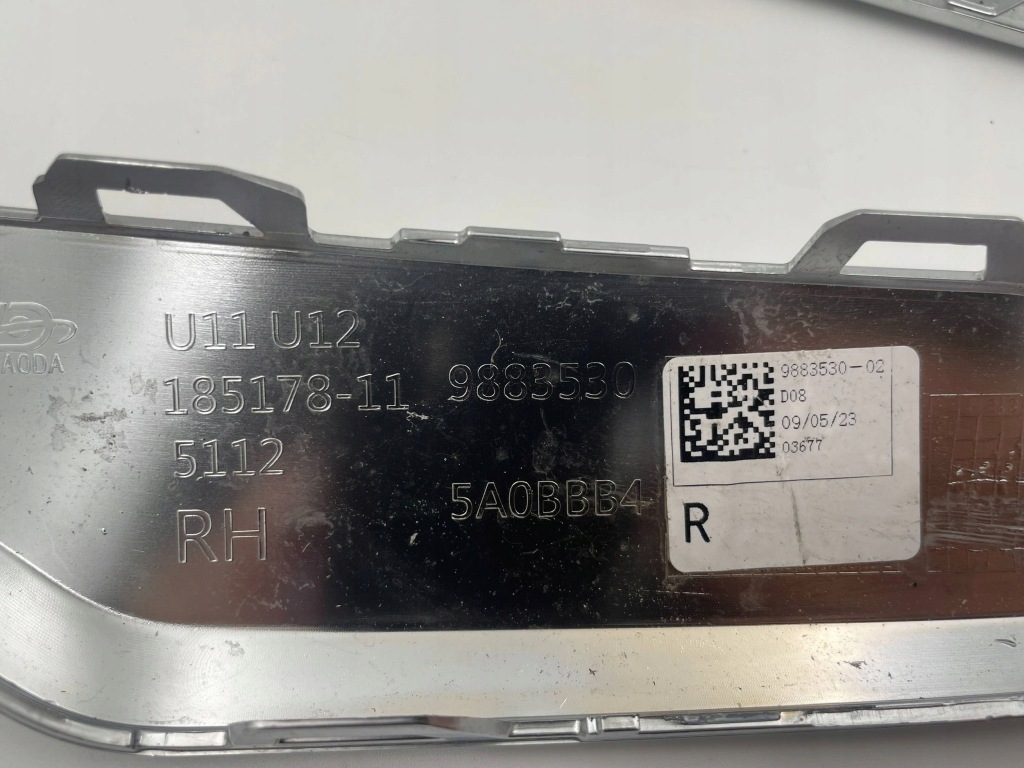 Bmw x1 u11 молдинг задній задня бампера ліва права комплект 9883529 9883530 Зі Шроту