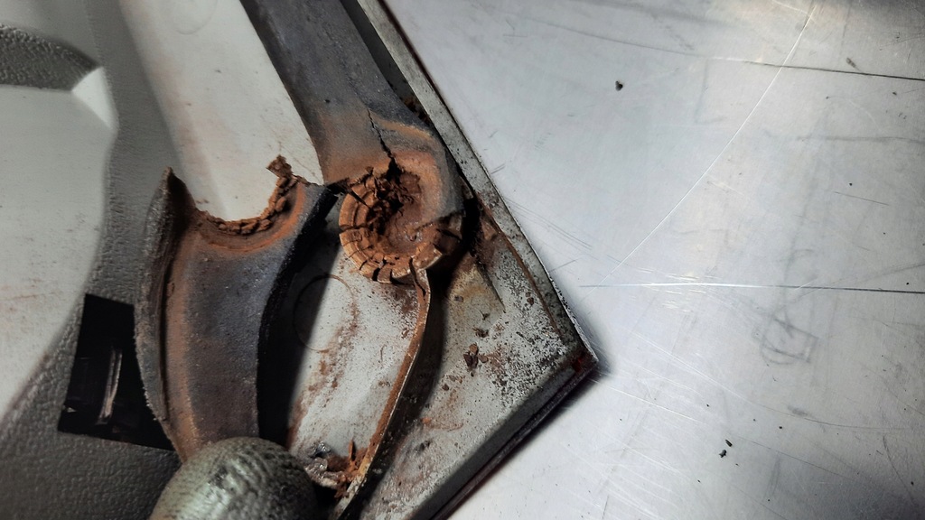 фото №8, Лампа задняя задняя левая крышка багажника kia carens ii