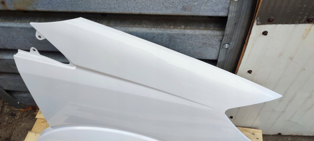 Крило правий перед dodge sprinter 906 od 01.2007r лак p01 arctic white Ціна
