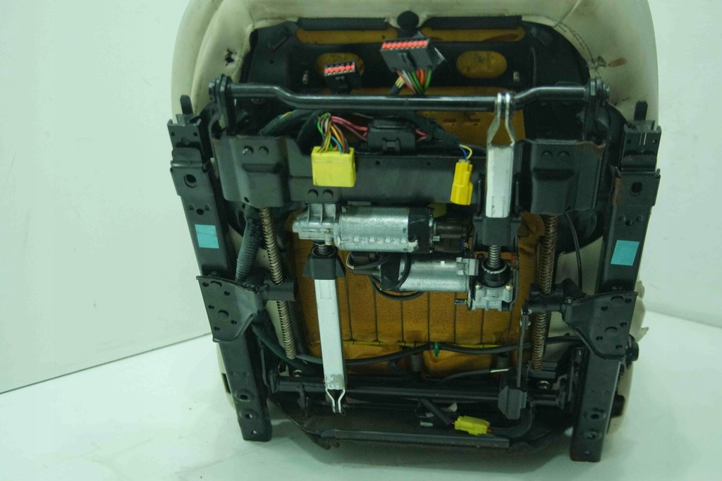 фото №12, Сиденье правый пассажира отсутствует защёлки поперечина - jaguar xk xk8 xkr x100 ned anglik