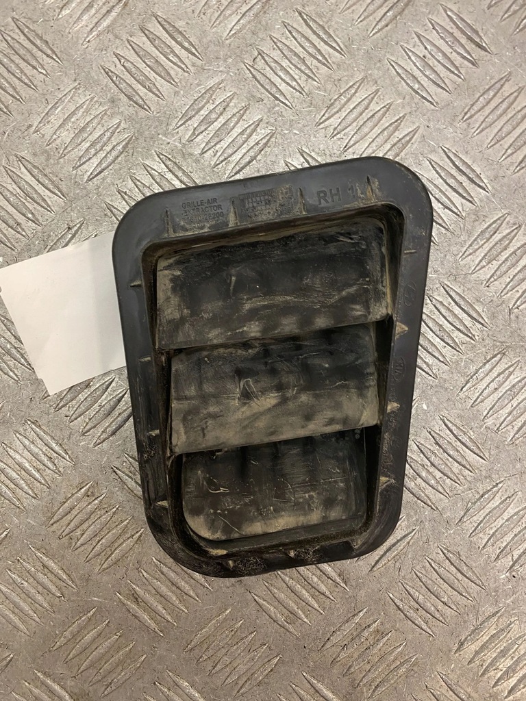 фото №7, Hyundai kona i 2020 решётка вентиляционная pod бампером задним