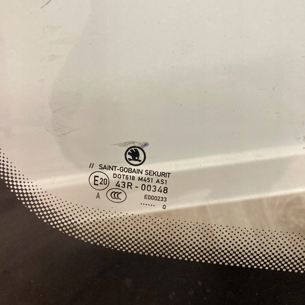 Skoda superb iii 2020 rok скло лобове оригінальна під  датчик 3v0845011ak Зі Шроту