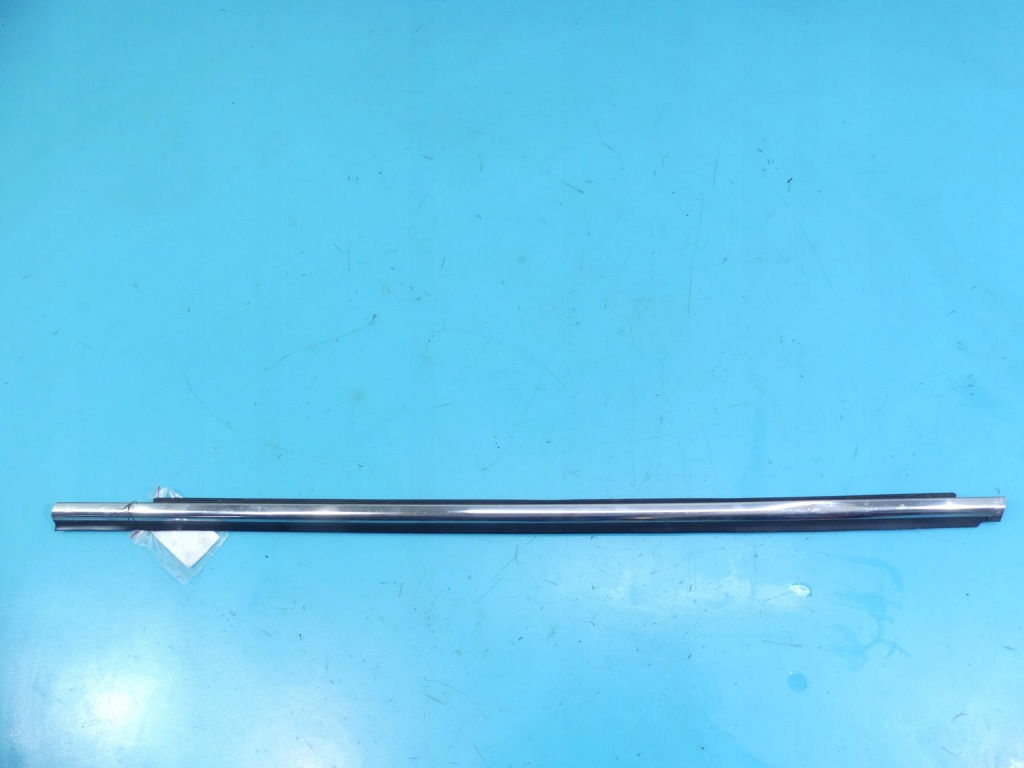 фото №1, Молдинг уплотнитель дверь левый перед sportage iii