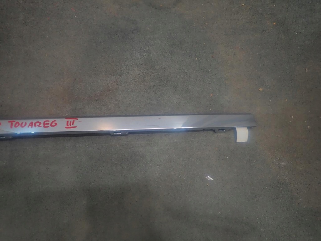 Хром молдинг дверь левый перед vw touareg iii 2018- Оригинал