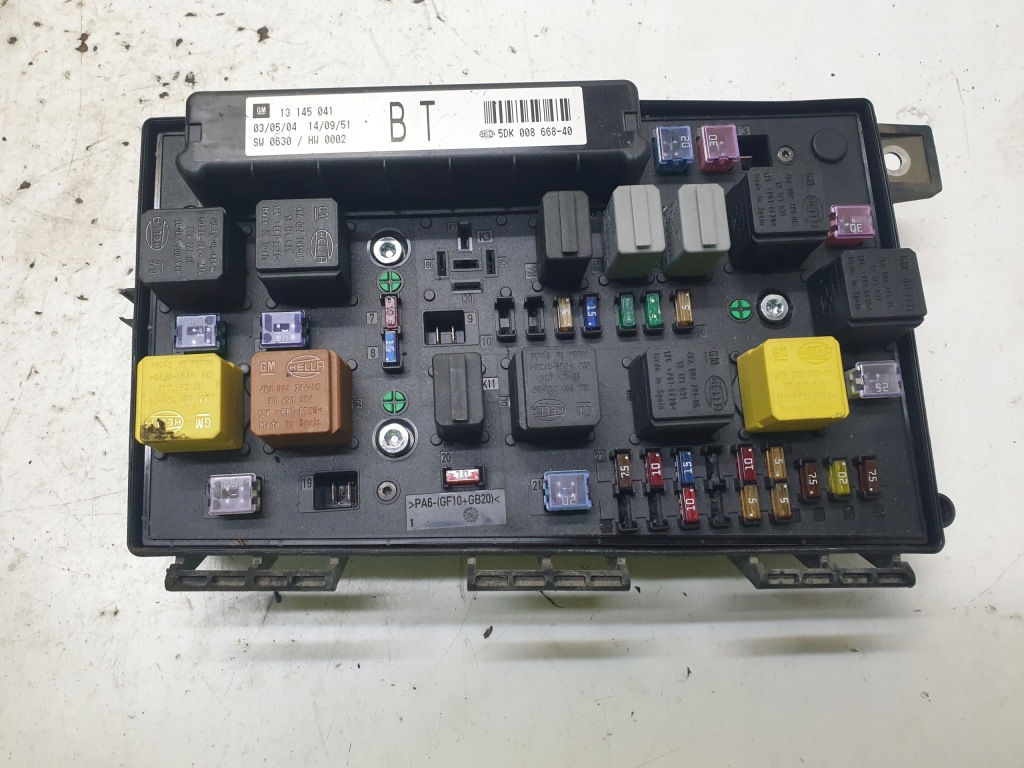 Купити Коробка запобіжників opel astra h 131456041