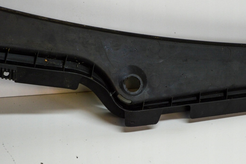 фото №8, Пластик дворник передних audi q5 8r 8r1819403 2.0l дизель 120kw 2009