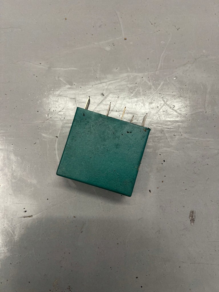 фото №1, Alfa romeo 166 2,4 jtd реле поворотники 60617164