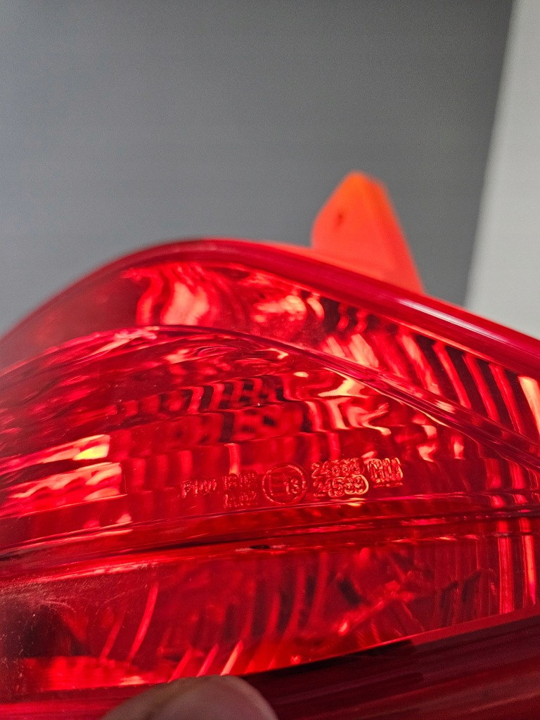 Купити Відбивач бампера правий задній opel mokka x 24558