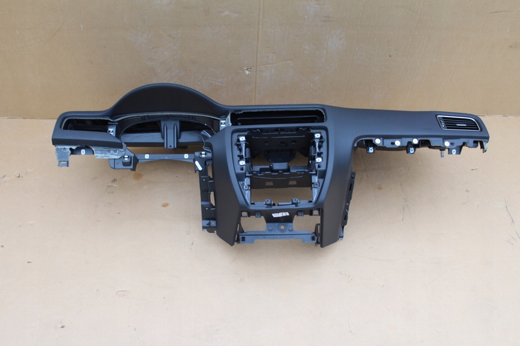 фото №3, Консоль приборная панель приборная панель оригинал vw jetta 5c lift