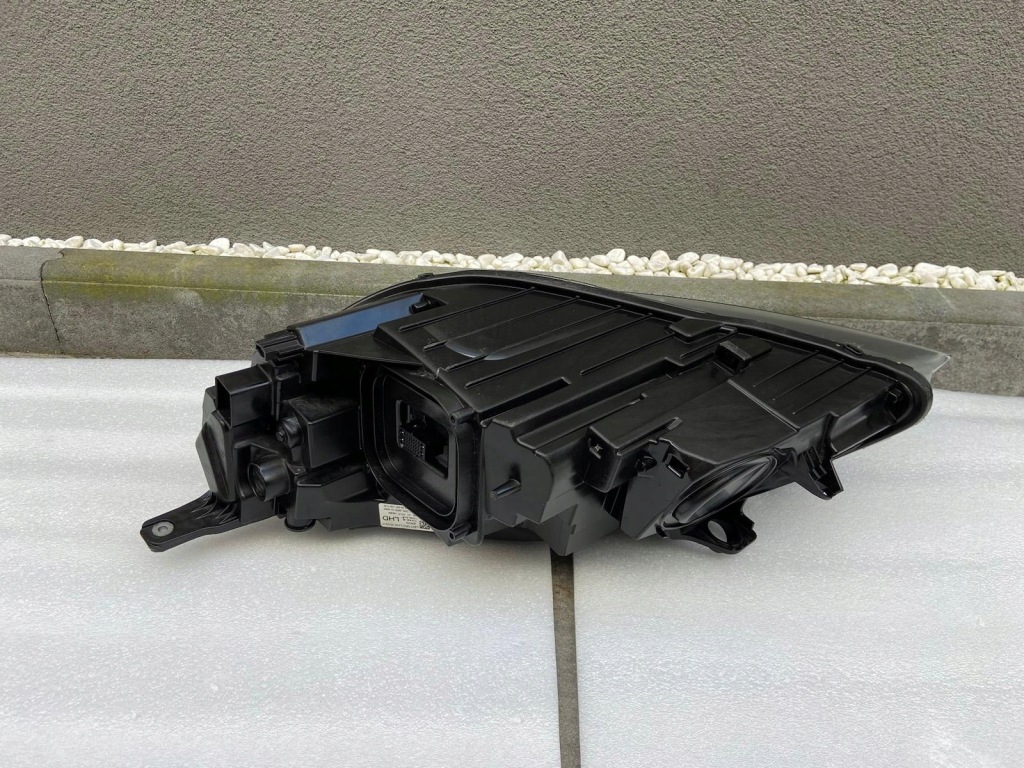 Фонари volvo v40 рестайлинг  full led левая правый с Разборки