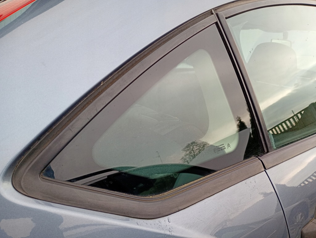 фото №1, Citroen c4 04-11 стекло боковая кузовная правая