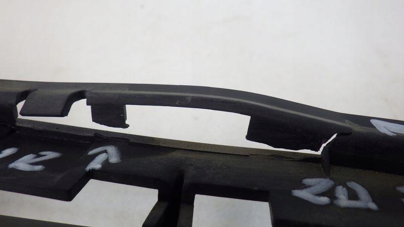 фото №15, Средняя решётка volvo v40 оригинальный номер 31353311