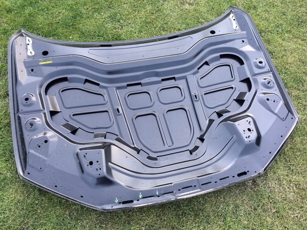 Audi e tron 4ke капот Київ