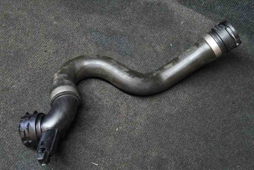 Левая шланг радиатора bmw 3 кабриолет  e93 161880107532493 1911817 2.0l с Разборки