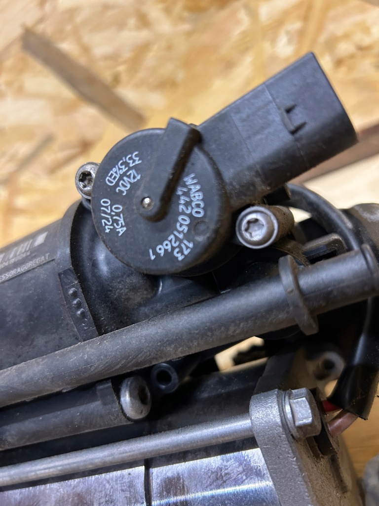 фото №3, Компрессор подвеска mercedes w212 a2123200404