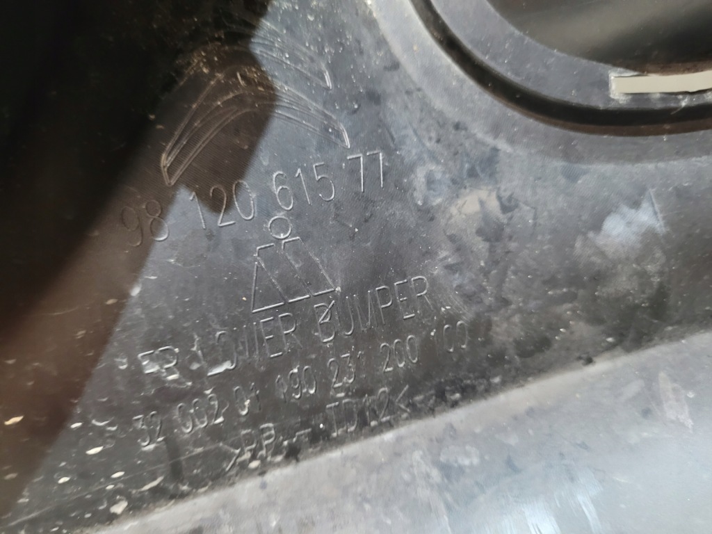 фото №13, Бампер перед передний citroen c3 iii 3 2016 + решётки + направляющие полный